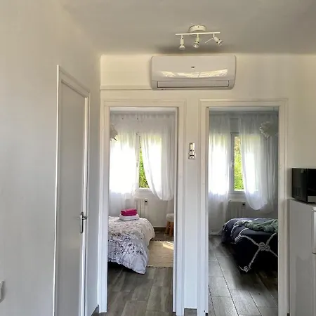 公寓 In The Forest With Sea View *