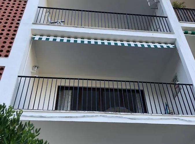 In The Forest With Sea View شقة