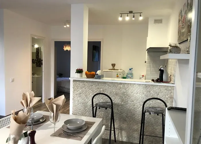 In The Forest With Sea View شقة توسا ذي مار